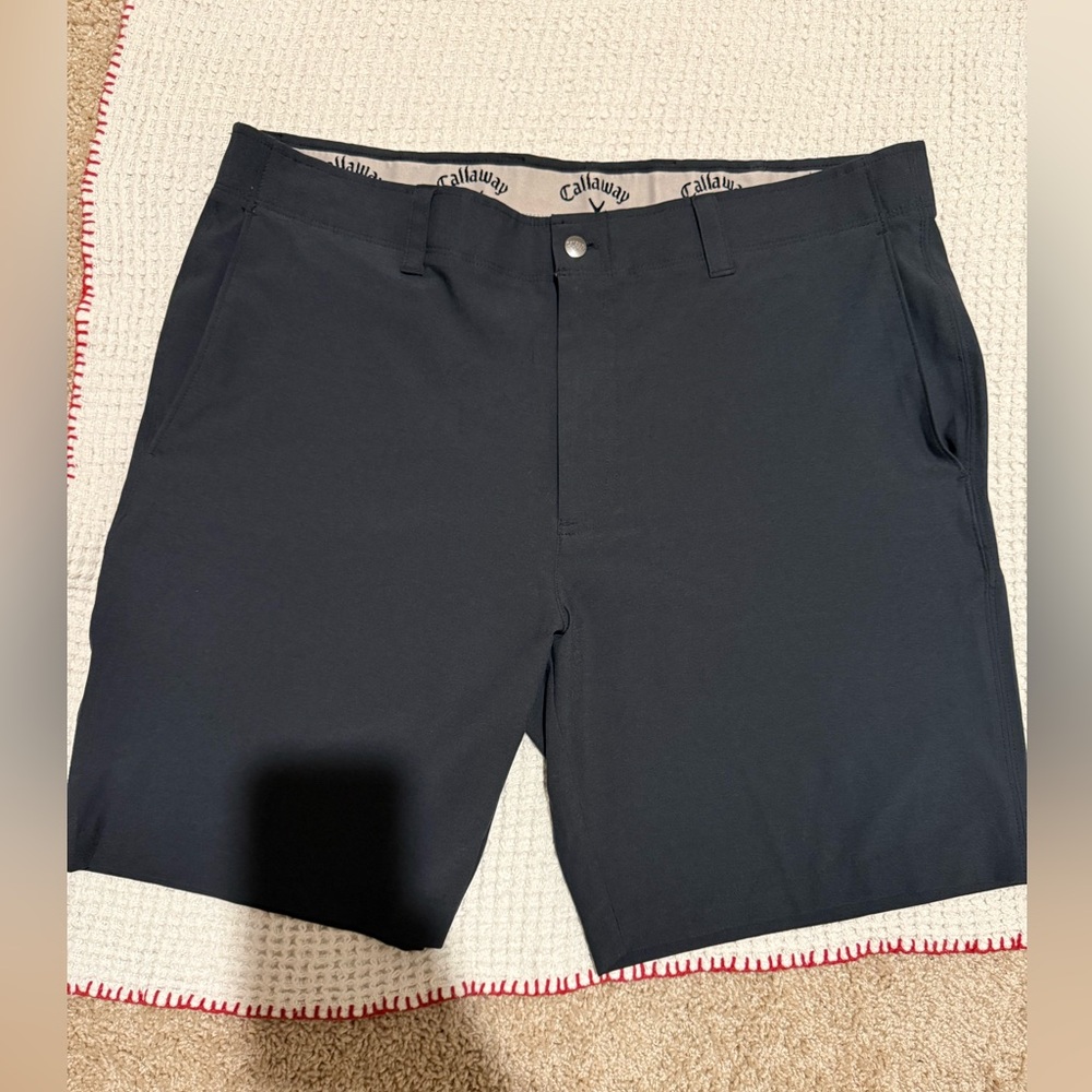 Callaway men's flat-front golf shorts black